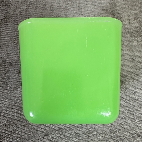 VINTAGE Jadeite Refrigerator Dish with Glass Lid - Picture 4 of 16